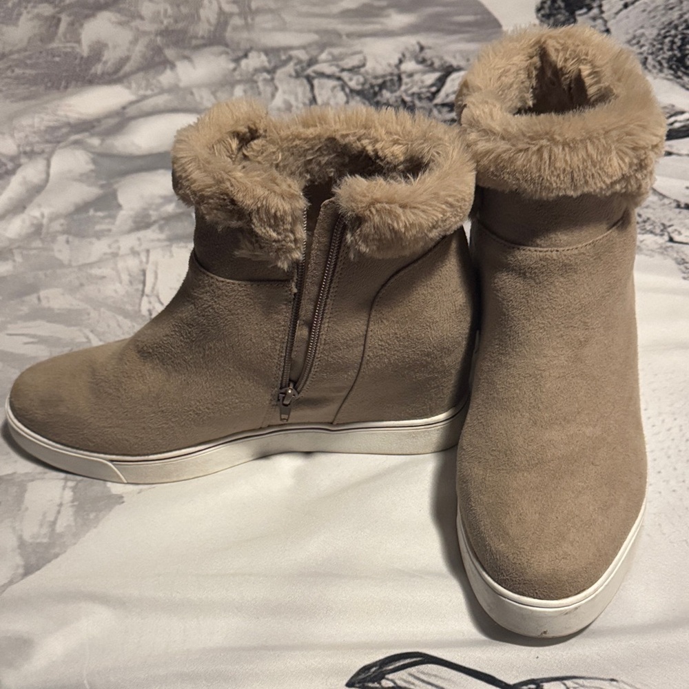 Women's Tan Fur-Lined Ankle Boots